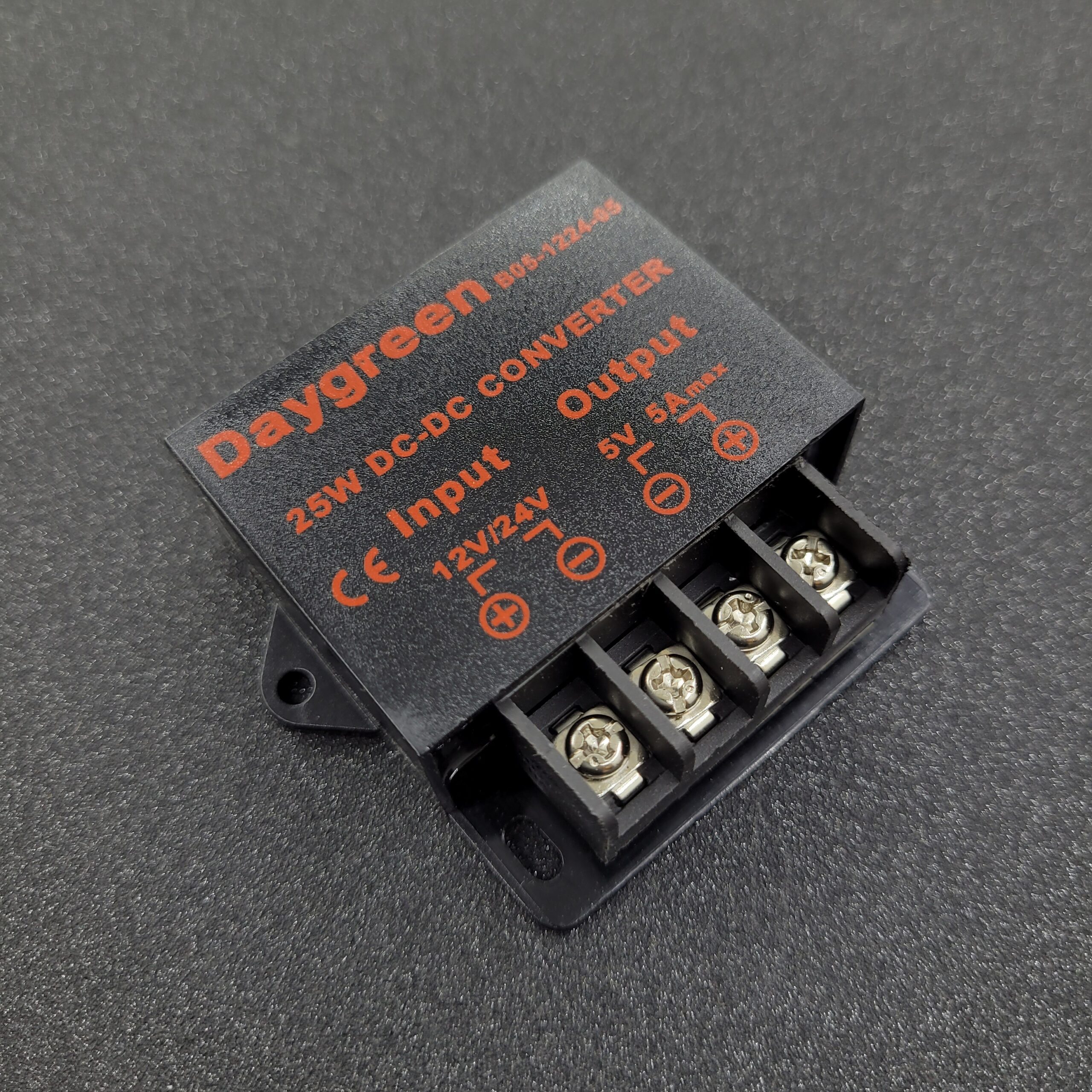 revolt DC/DC-Spannungswandler für 12/24 zu 5 V, 3 A, IP67, USB-Stecker Typ C